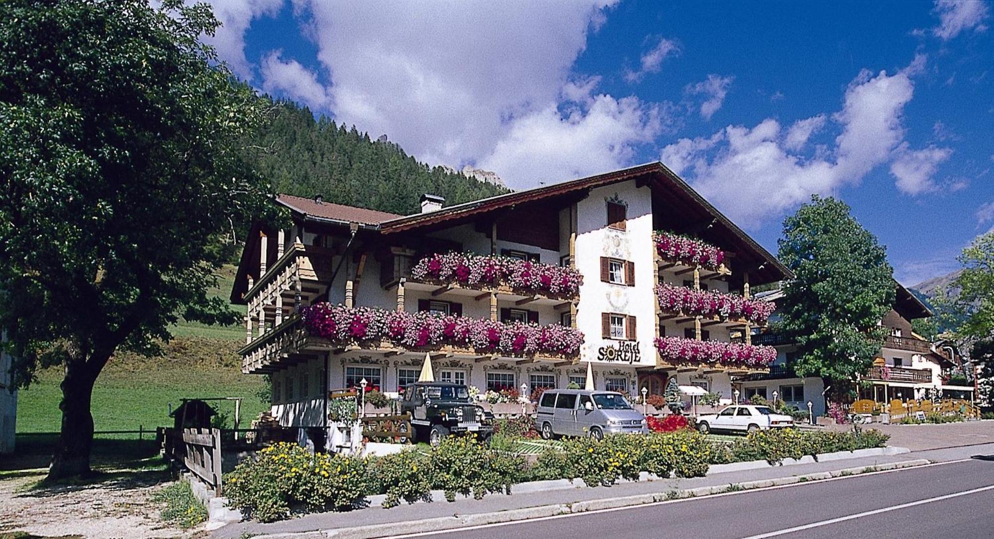 Hotel Garni Soreie Pozza di Fassa Exterior photo