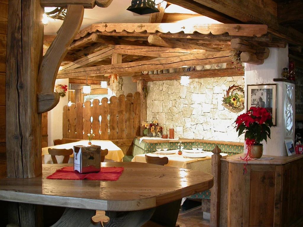 Hotel Garni Soreie Pozza di Fassa Exterior photo