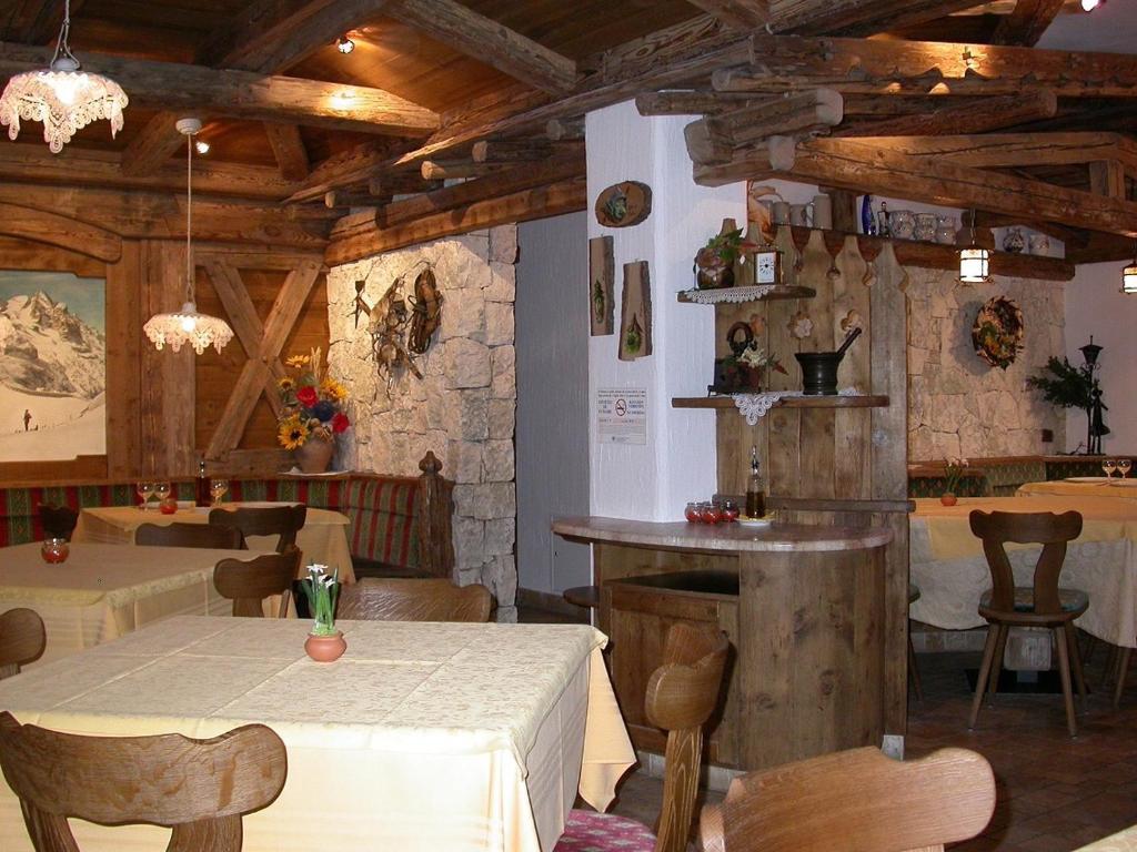 Hotel Garni Soreie Pozza di Fassa Exterior photo