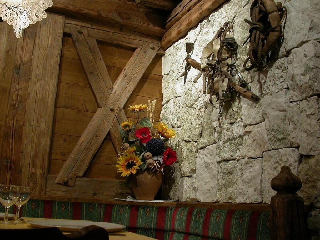 Hotel Garni Soreie Pozza di Fassa Exterior photo