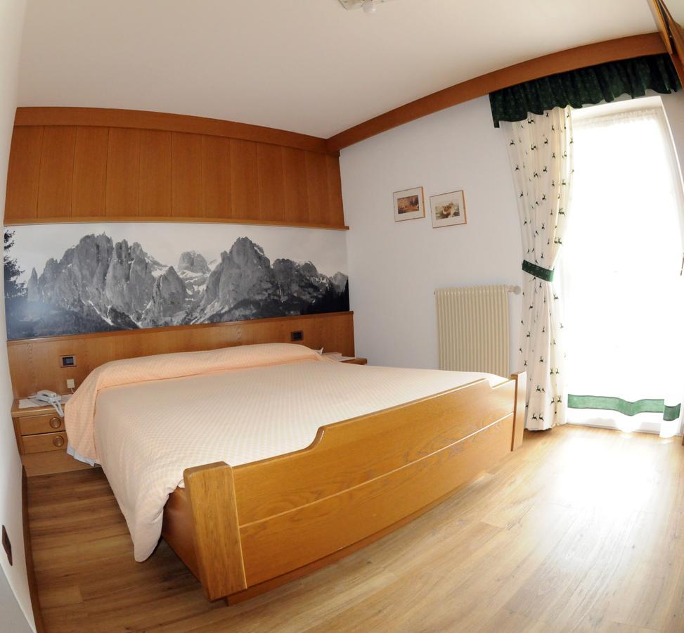 Hotel Garni Soreie Pozza di Fassa Exterior photo